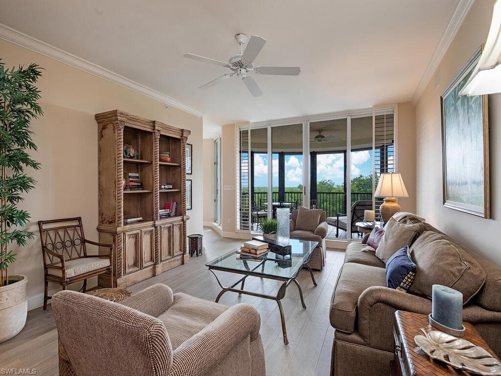 8990 Bay Colony Dr 302, Naples, FL 34108-2