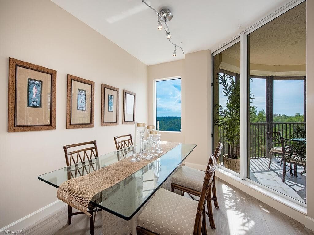 8990 Bay Colony Dr 302, Naples, FL 34108-6