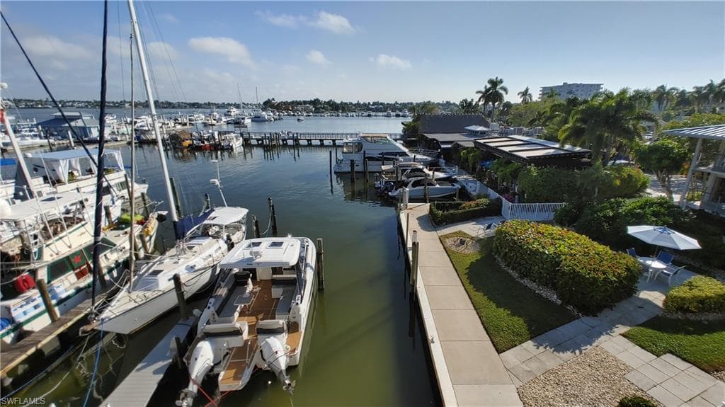 900 Broad Ave S, Naples, FL 34102-5