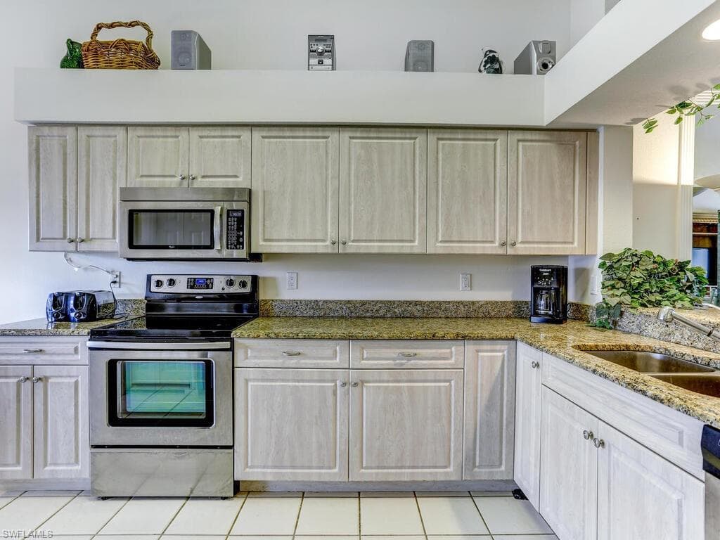2220 Chesterbrook Ct 6-202, Naples, FL 34109-4