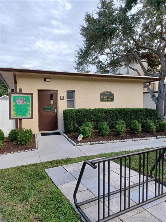219 Palm Dr 219-2, Naples, FL 34112-28