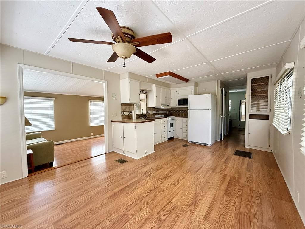 39 Bass Ln 39, Naples, FL 34114-16