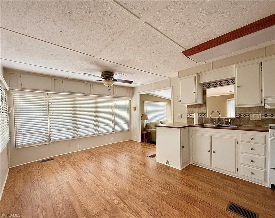 39 Bass Ln 39, Naples, FL 34114-17