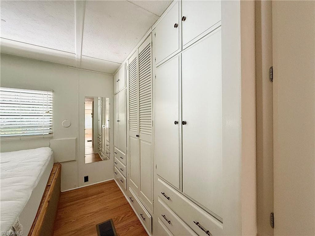 39 Bass Ln 39, Naples, FL 34114-19