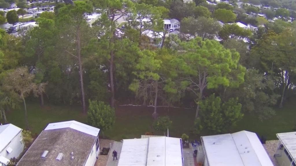 39 Bass Ln 39, Naples, FL 34114-24