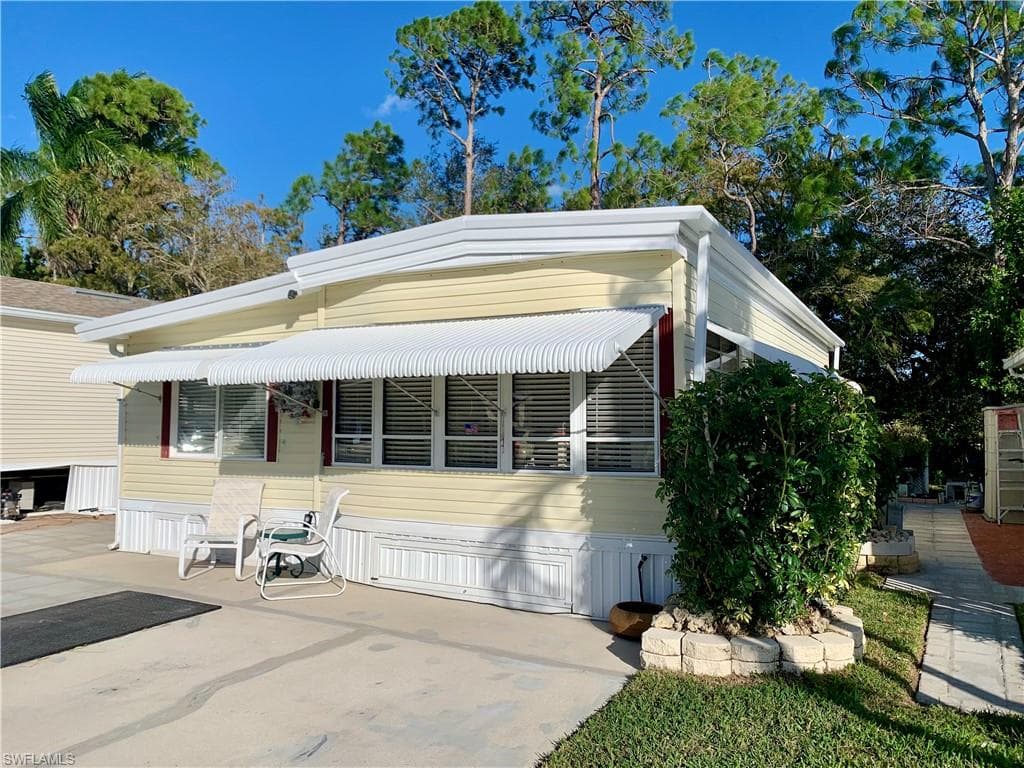 39 Bass Ln 39, Naples, FL 34114-2
