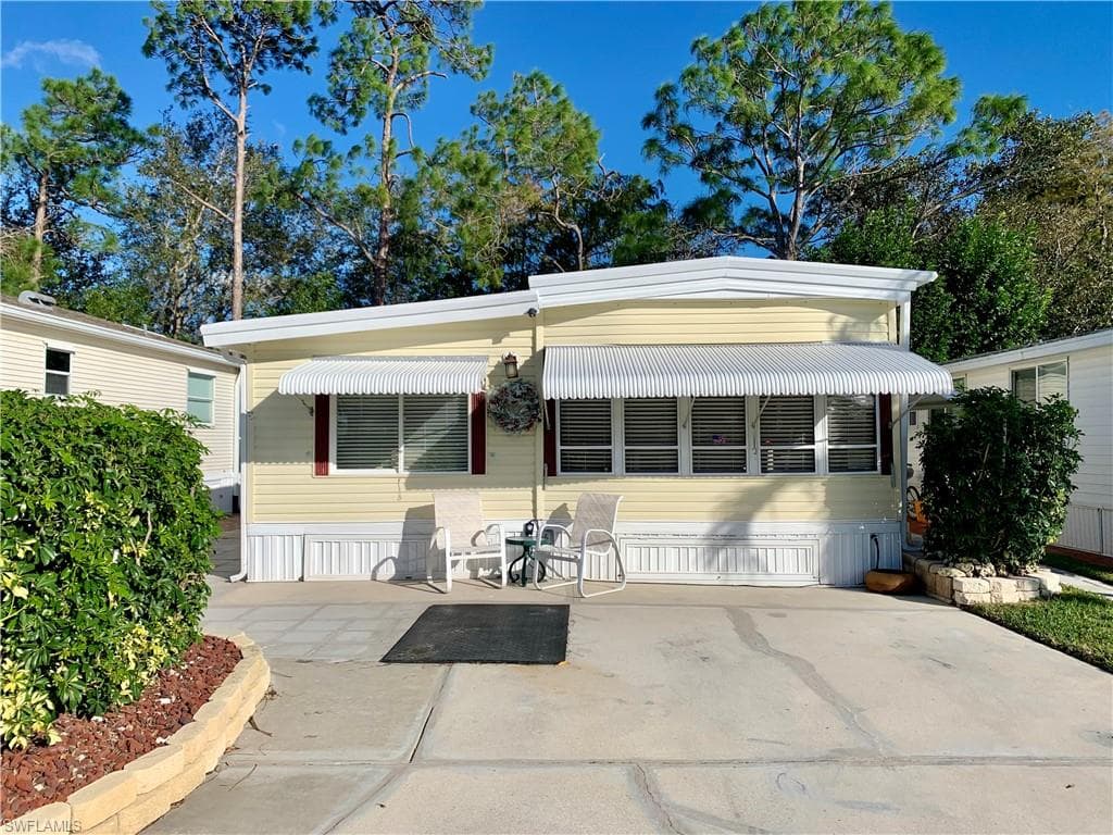 39 Bass Ln 39, Naples, FL 34114-3