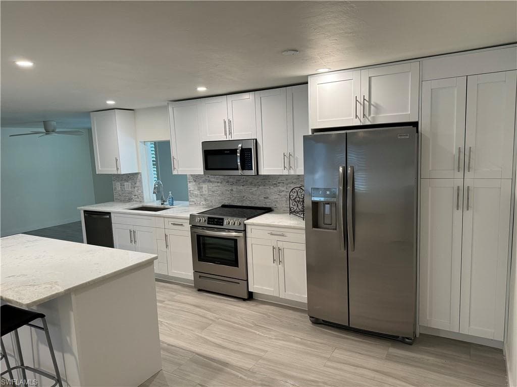 2393 Outrigger Ln, Naples, FL 34104-15