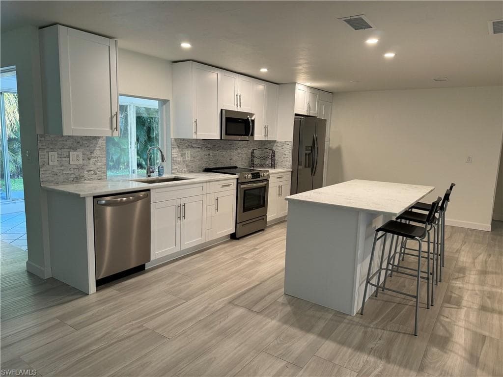 2393 Outrigger Ln, Naples, FL 34104-16