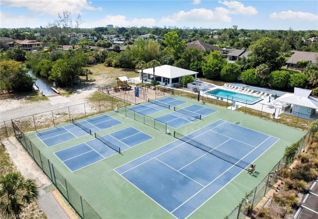 2393 Outrigger Ln, Naples, FL 34104-23