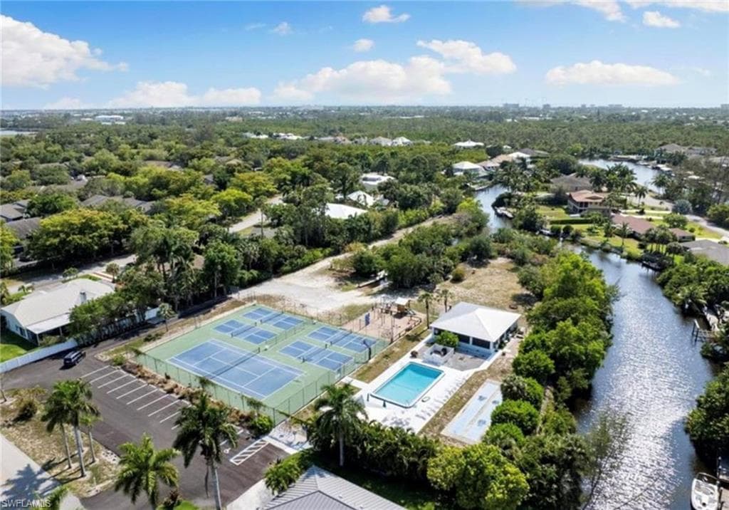 2393 Outrigger Ln, Naples, FL 34104-24