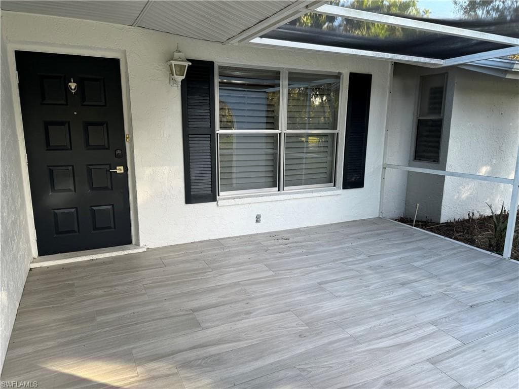 2393 Outrigger Ln, Naples, FL 34104-3