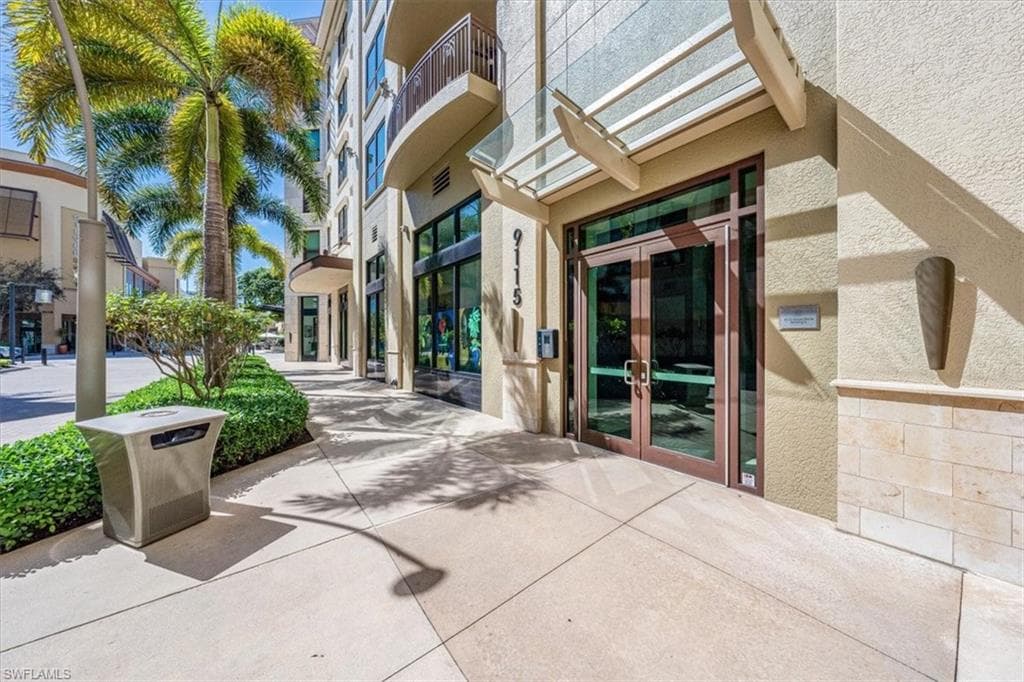 9115 Strada Pl 5205, Naples, FL 34108-2