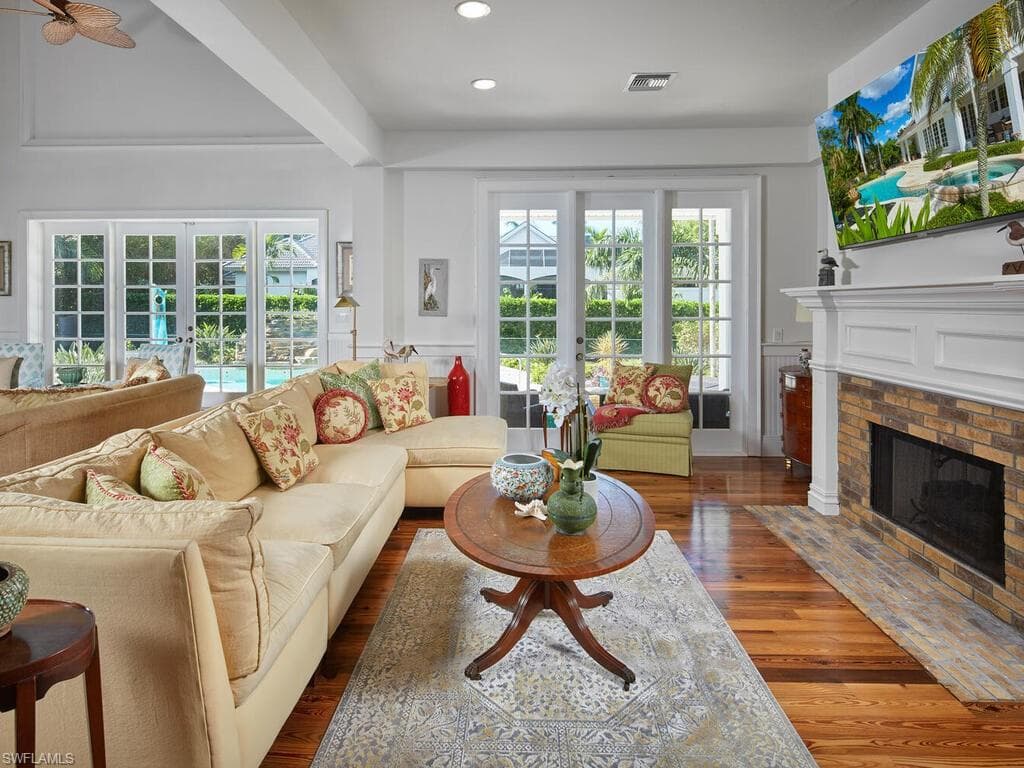 2750 Treasure Ln, Naples, FL 34102-9