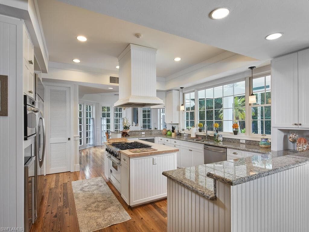 2750 Treasure Ln, Naples, FL 34102-10