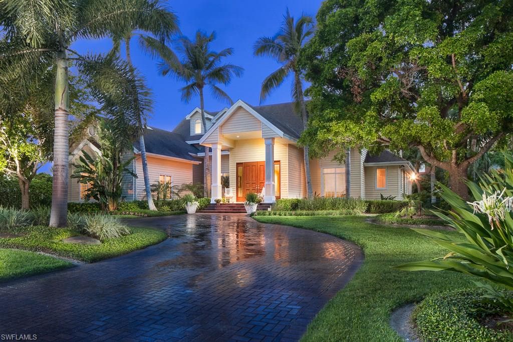 2750 Treasure Ln, Naples, FL 34102-1
