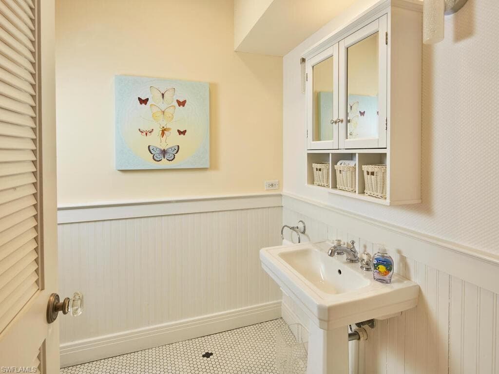 2750 Treasure Ln, Naples, FL 34102-22