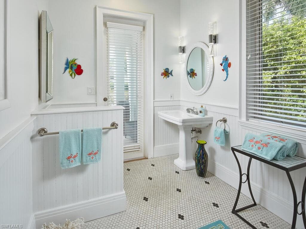 2750 Treasure Ln, Naples, FL 34102-25