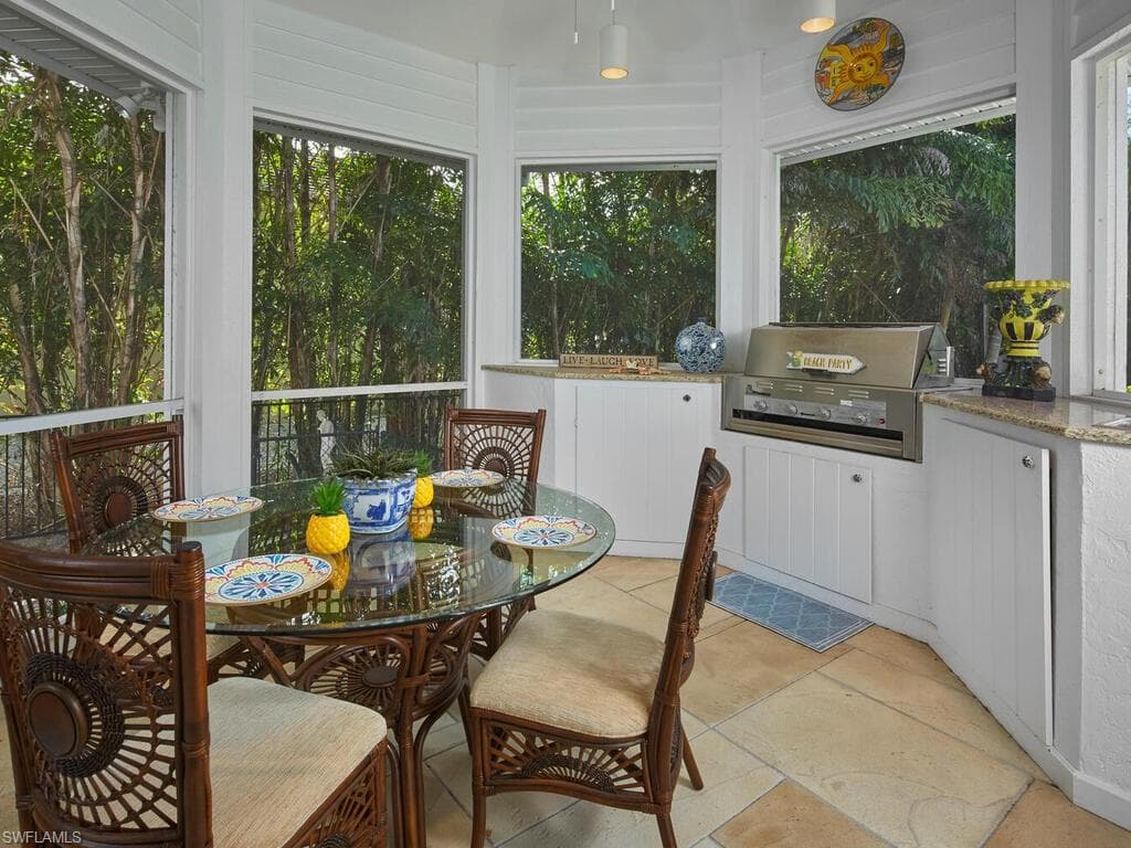2750 Treasure Ln, Naples, FL 34102-27