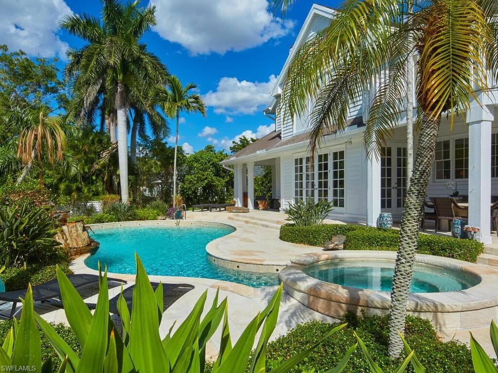 2750 Treasure Ln, Naples, FL 34102-28