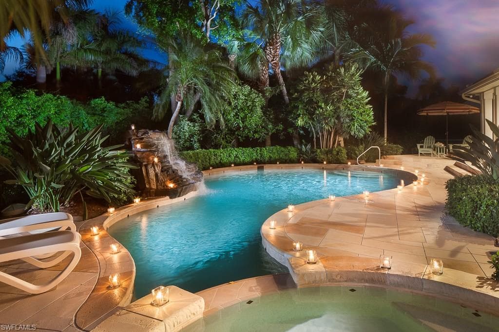 2750 Treasure Ln, Naples, FL 34102-3