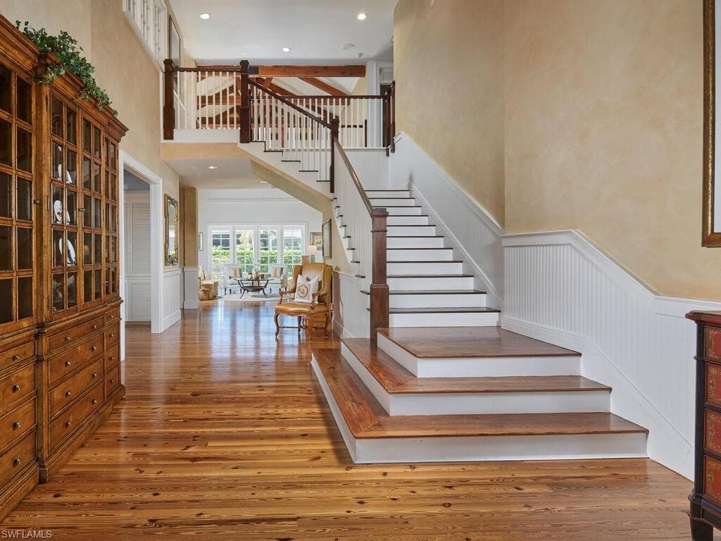 2750 Treasure Ln, Naples, FL 34102-4