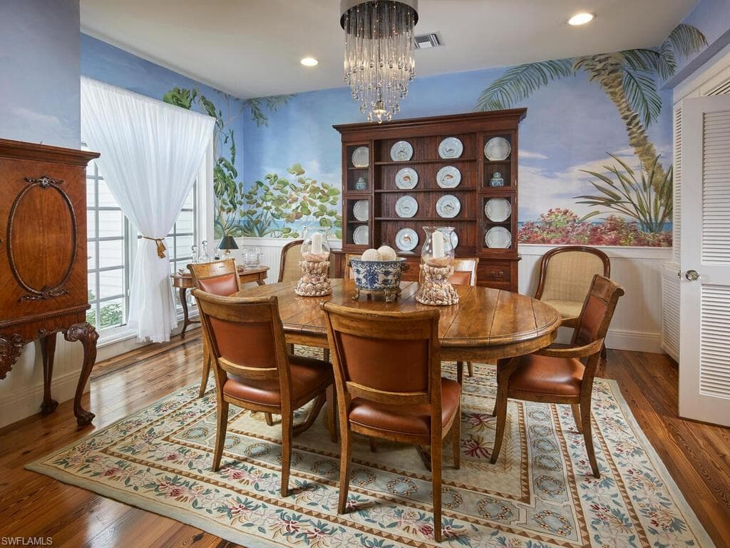 2750 Treasure Ln, Naples, FL 34102-7
