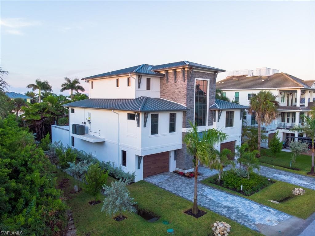 375 Periwinkle Ct, Marco Island, FL 34145-4