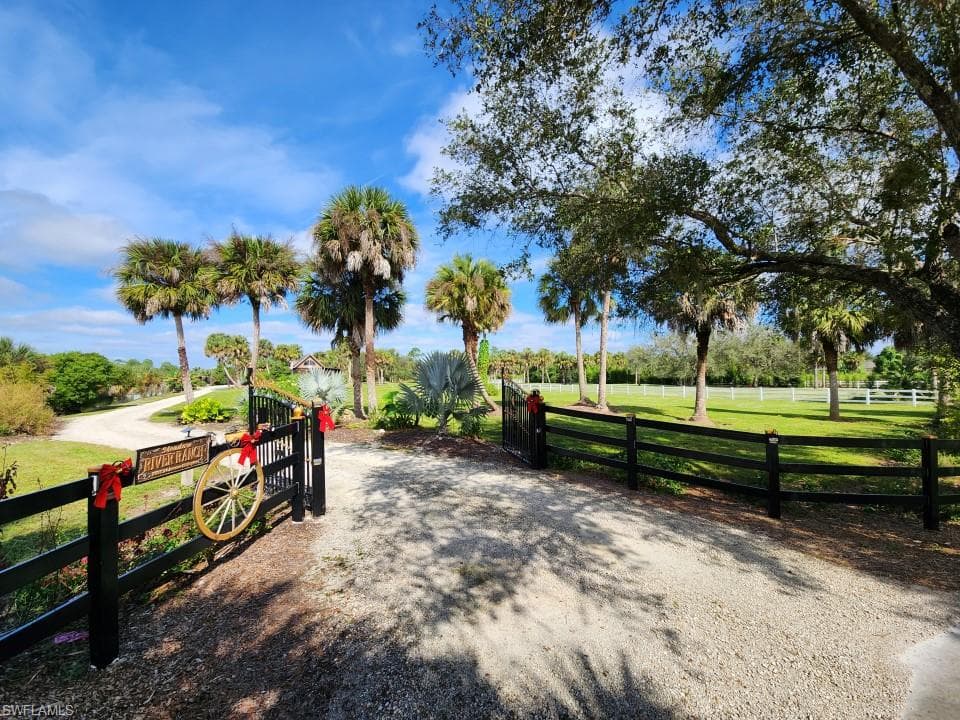 3935 24th Ave SE, Naples, FL 34117-2