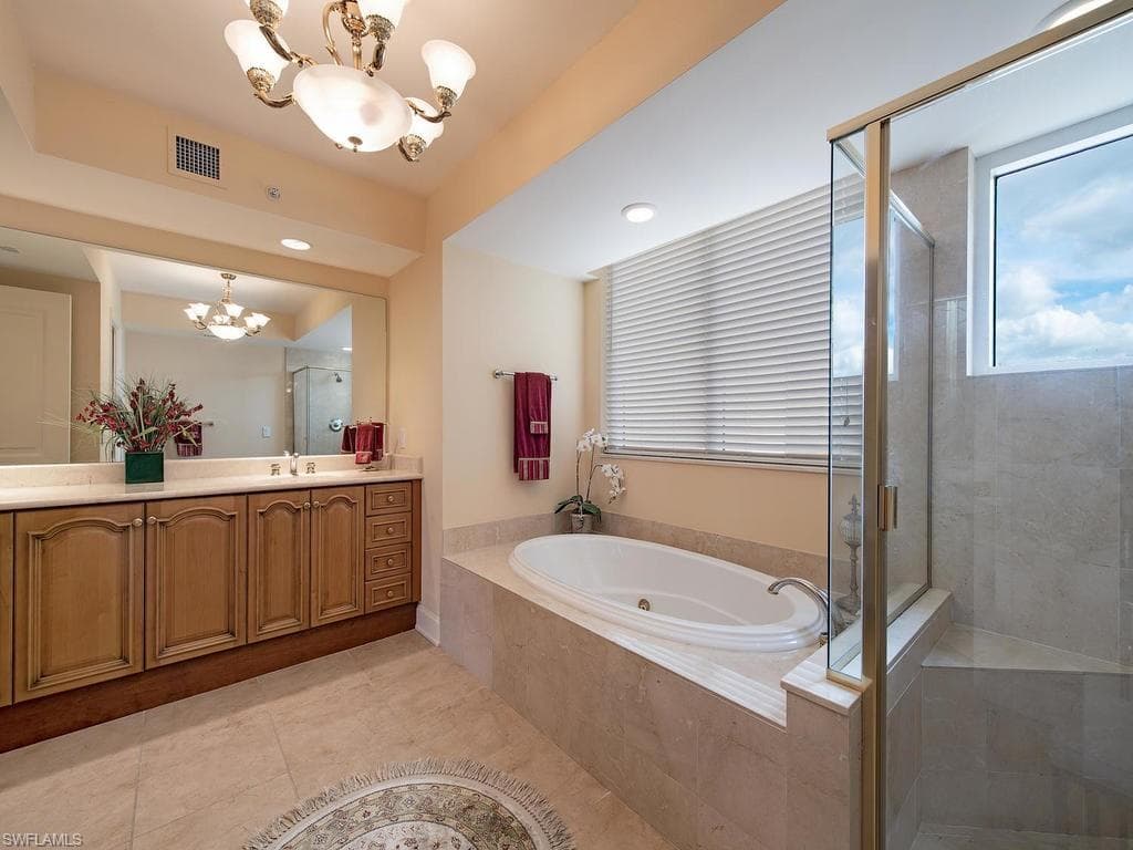6597 Nicholas Blvd 405, Naples, FL 34108-11