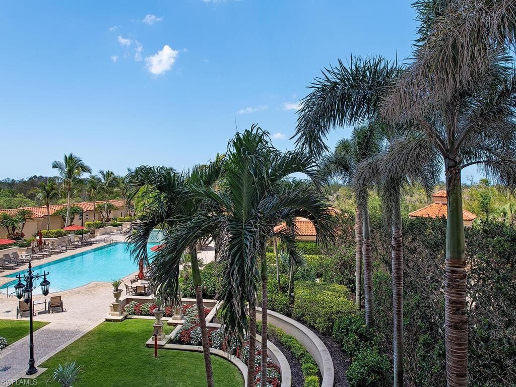 6597 Nicholas Blvd 405, Naples, FL 34108-1