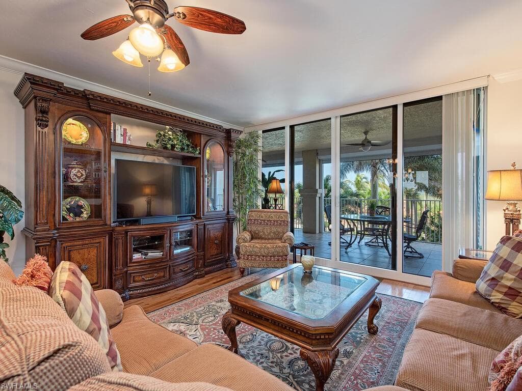 6597 Nicholas Blvd 405, Naples, FL 34108-4
