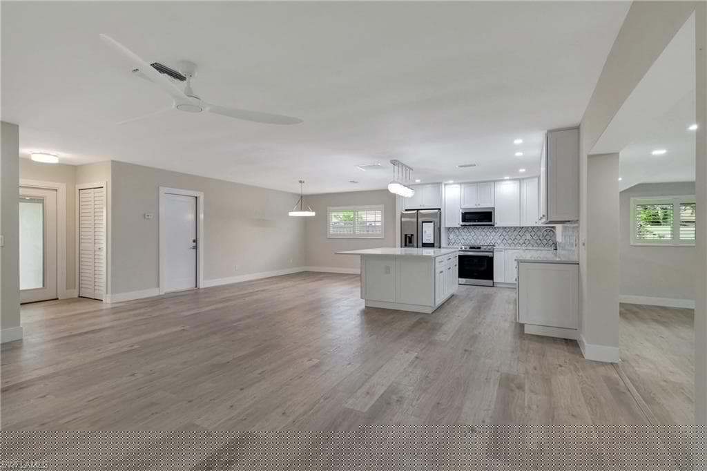 1084 Lake Shore Ct, Naples, FL 34103-11