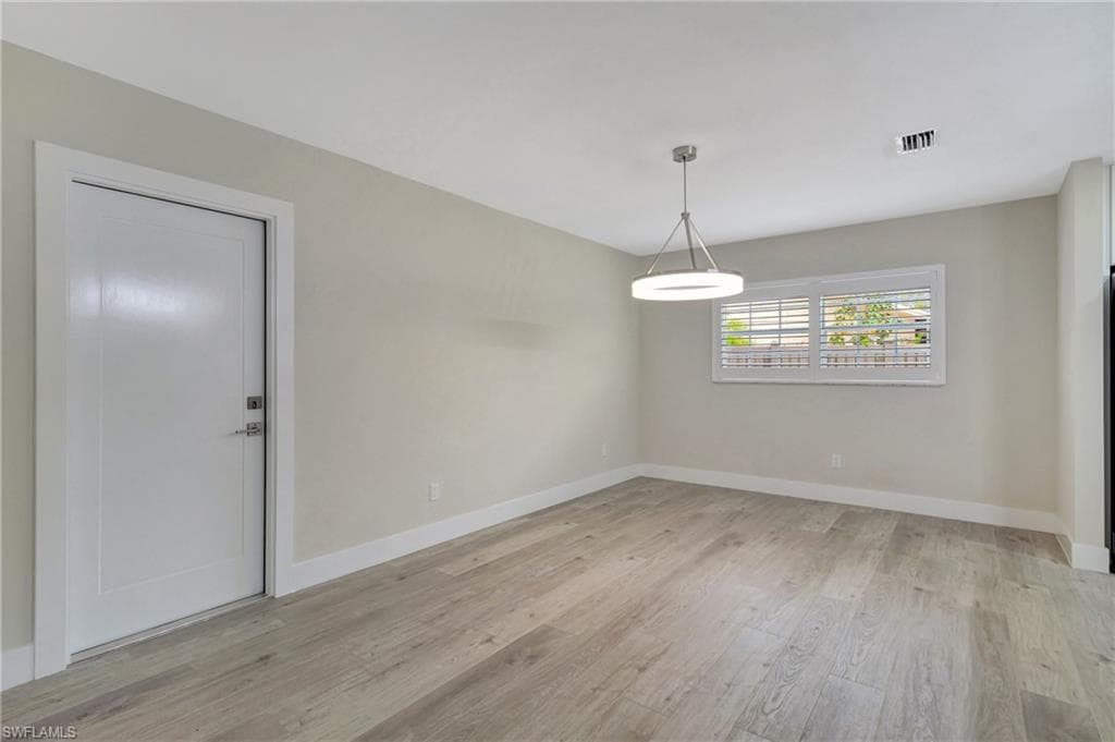 1084 Lake Shore Ct, Naples, FL 34103-12