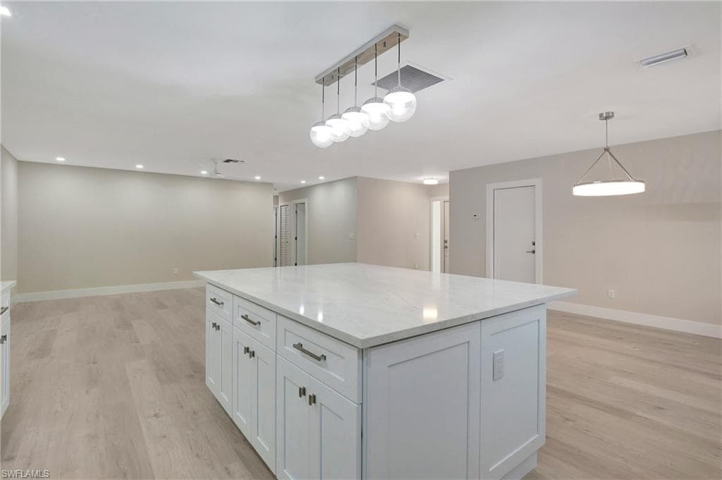 1084 Lake Shore Ct, Naples, FL 34103-13
