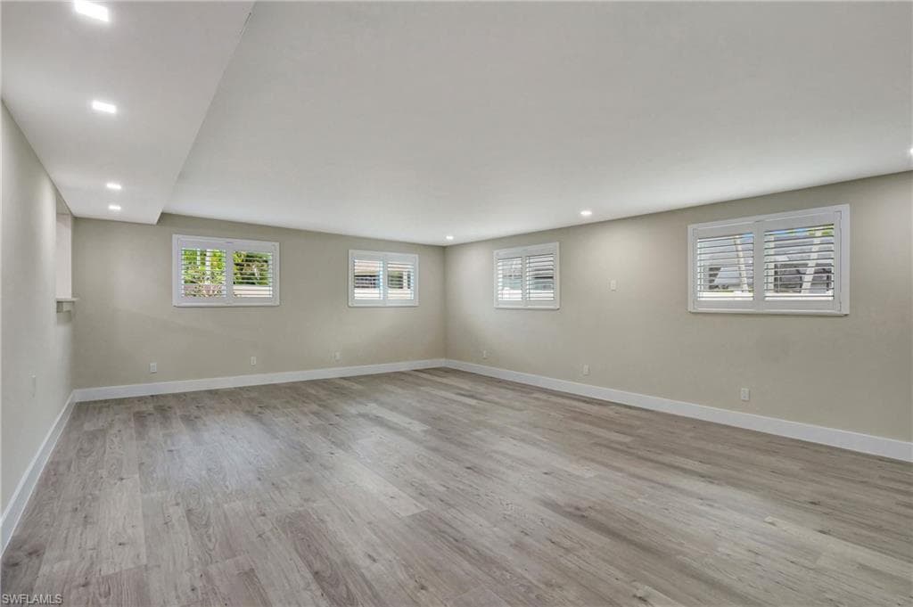 1084 Lake Shore Ct, Naples, FL 34103-16