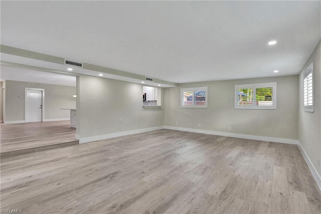 1084 Lake Shore Ct, Naples, FL 34103-20