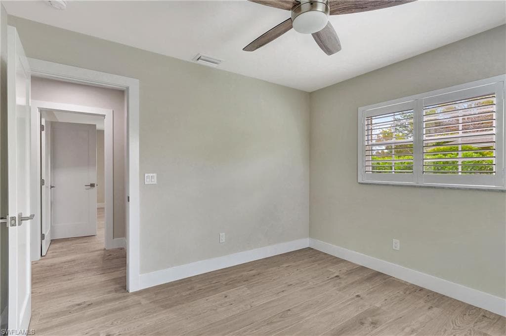 1084 Lake Shore Ct, Naples, FL 34103-31
