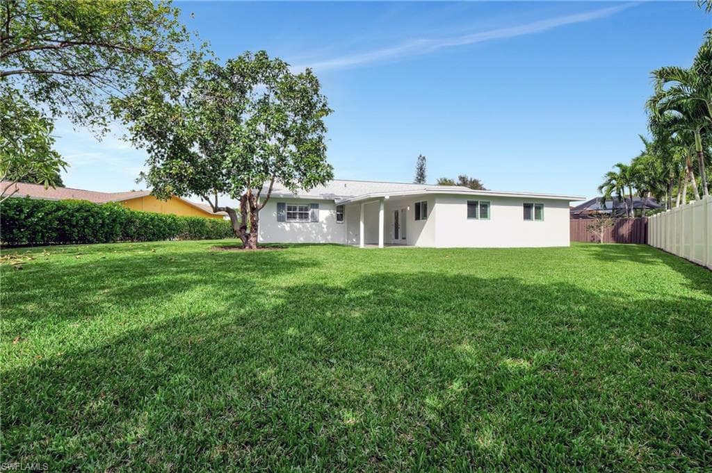 1084 Lake Shore Ct, Naples, FL 34103-34