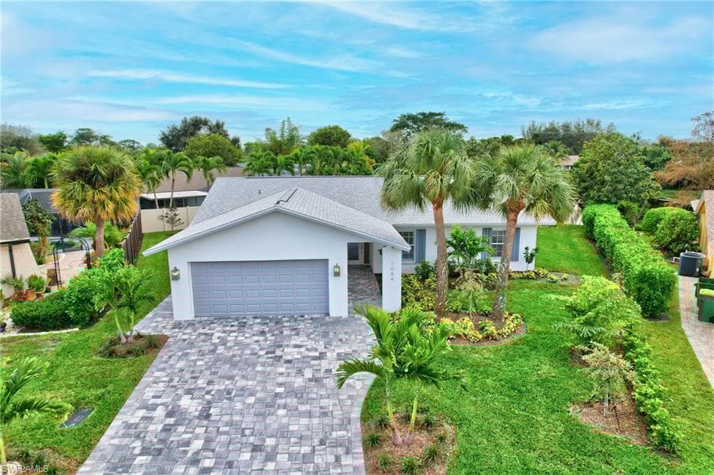 1084 Lake Shore Ct, Naples, FL 34103-40
