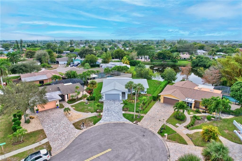 1084 Lake Shore Ct, Naples, FL 34103-41