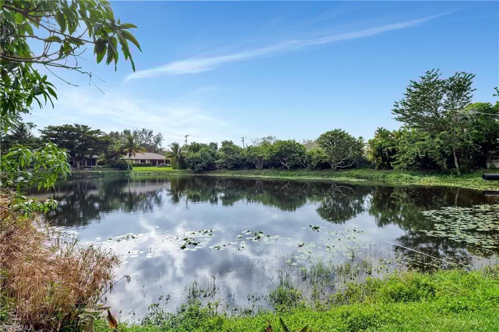 1084 Lake Shore Ct, Naples, FL 34103-4