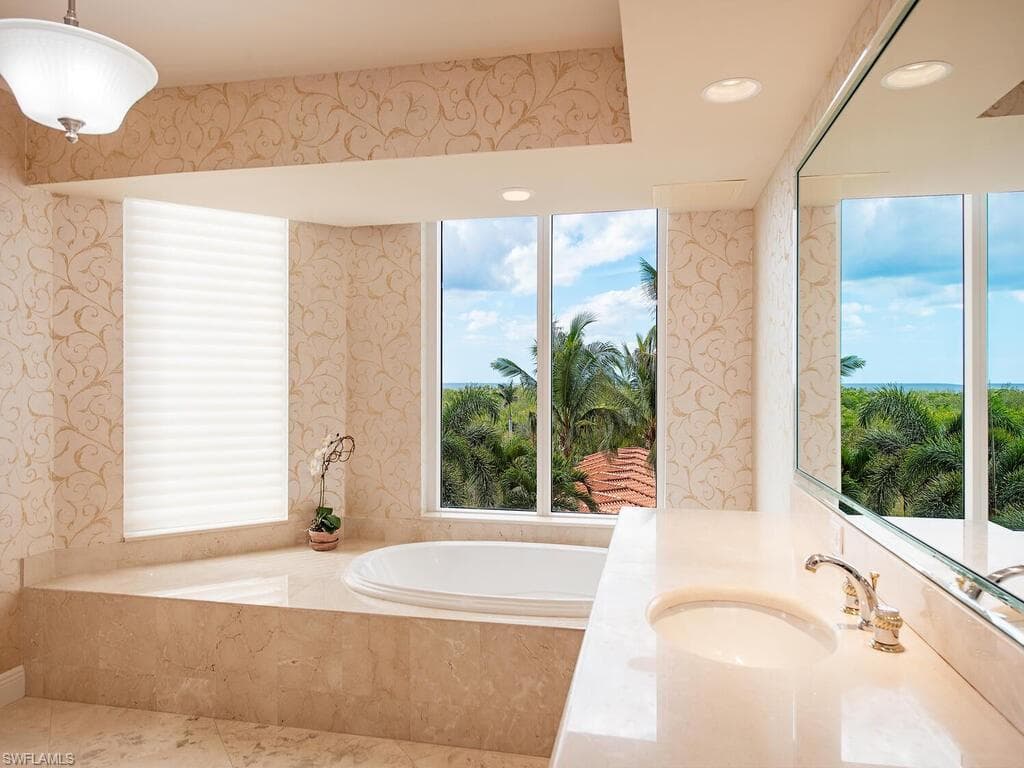 6597 Nicholas Blvd 503, Naples, FL 34108-9
