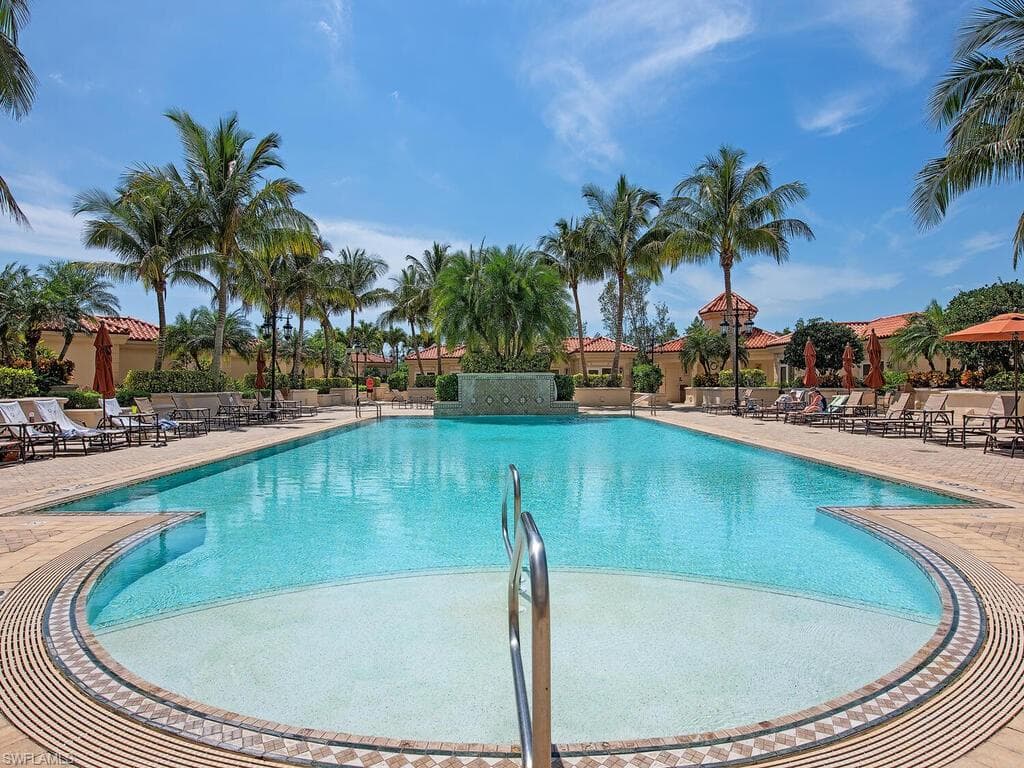 6597 Nicholas Blvd 503, Naples, FL 34108-1