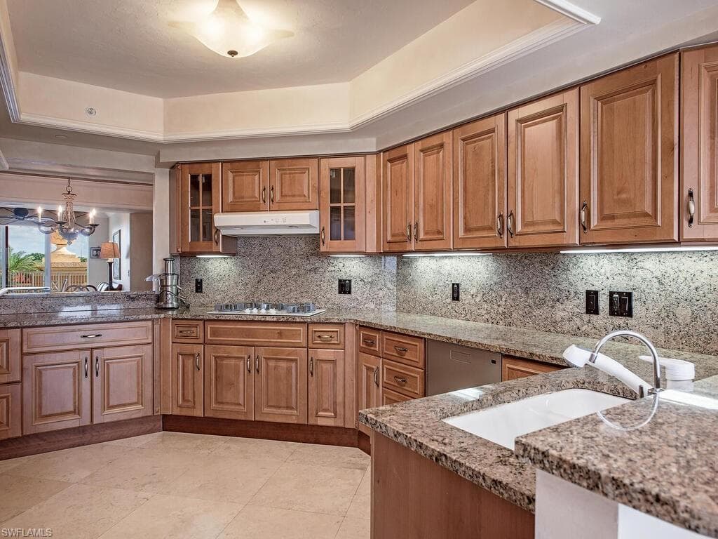 6597 Nicholas Blvd 503, Naples, FL 34108-6