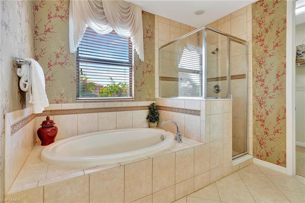 1224 Manado Dr, Naples, FL 34113-16