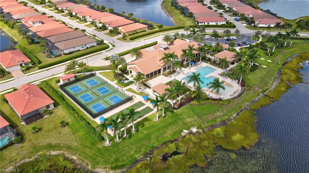 1224 Manado Dr, Naples, FL 34113-38