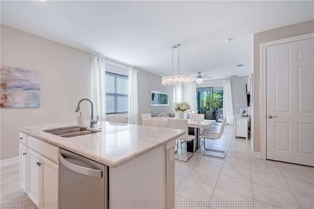 28483 Captiva Shell Loop, Bonita Springs, FL 34135-29
