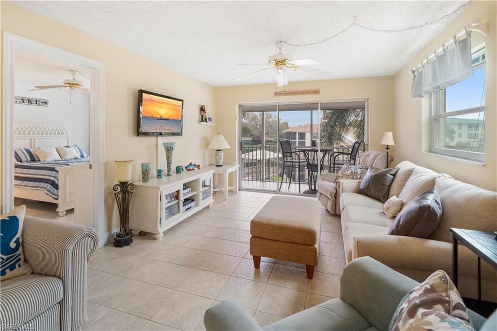 3150 Binnacle Dr 214, Naples, FL 34103-5
