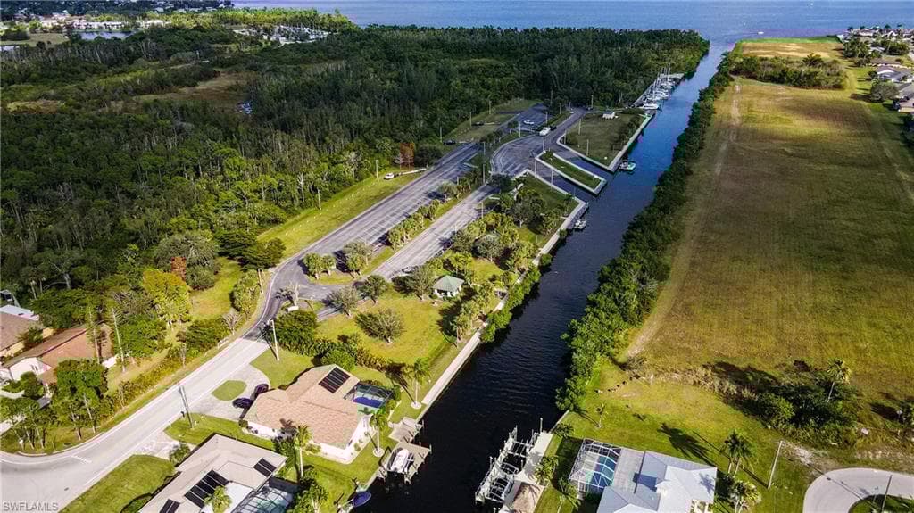 2302 15th Ter, Cape Coral, FL 33990-15